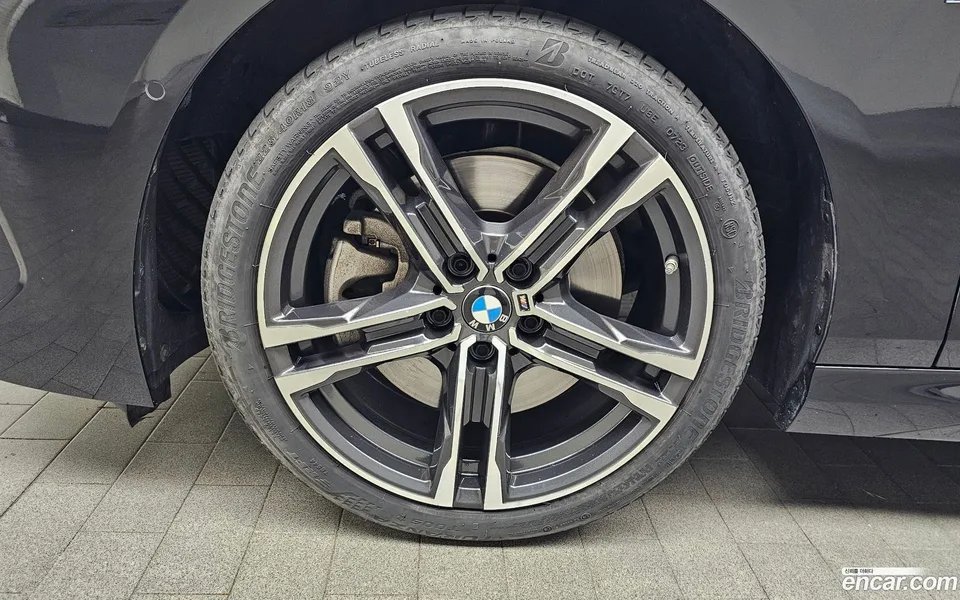 BMW 2 Series Gran Coupe 220i M 2023 — thumbnail 5