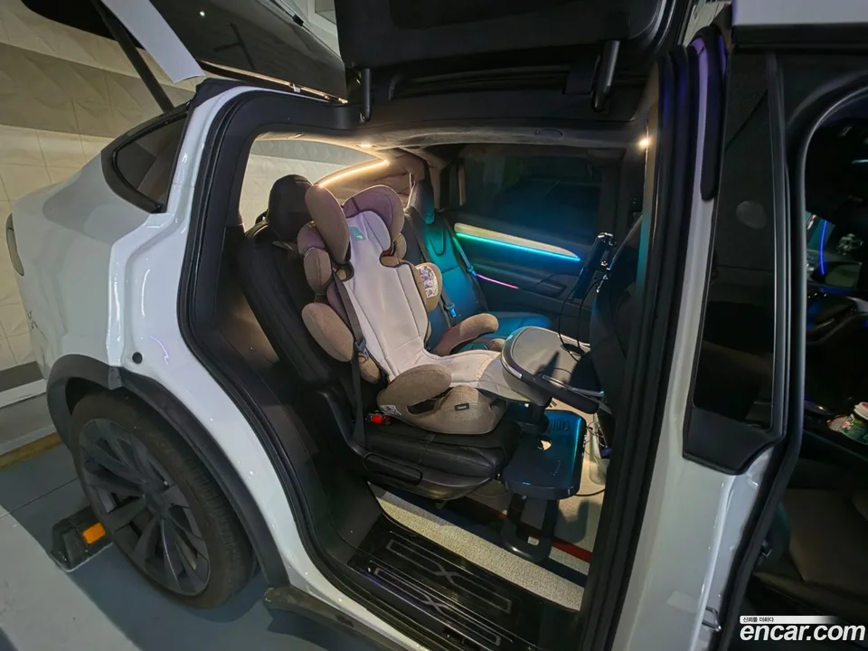 Tesla Model X 2023 — thumbnail 2