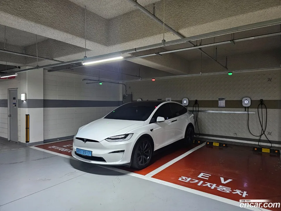 Tesla Model X 2023 — thumbnail 3