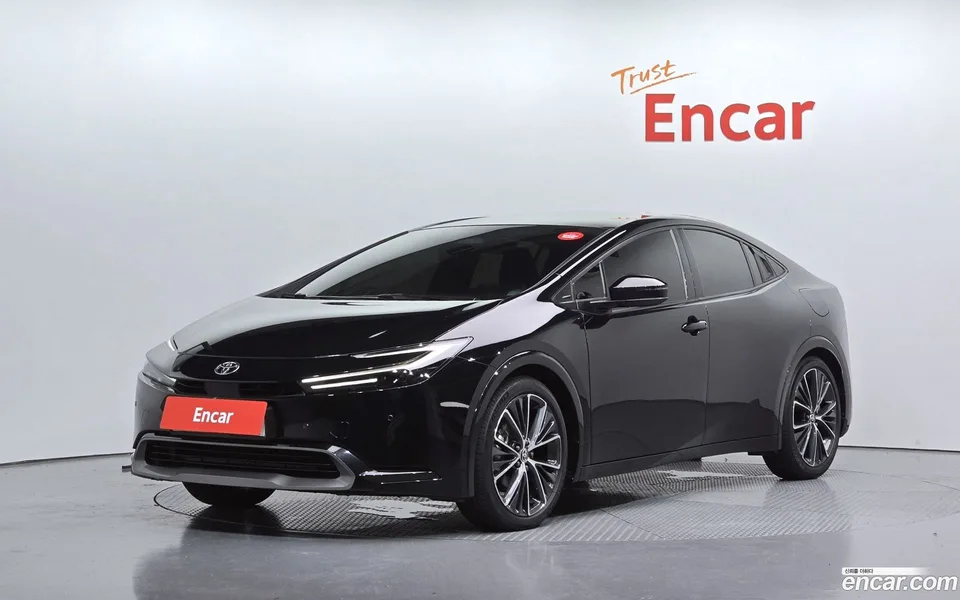 Toyota Prius 2.0 XLE 2024 — photo 1, buy with delivery to Moscow