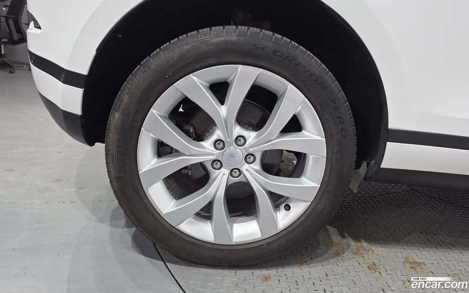 Land Rover Range Rover Evoque P250 SE 2022 — thumbnail 2