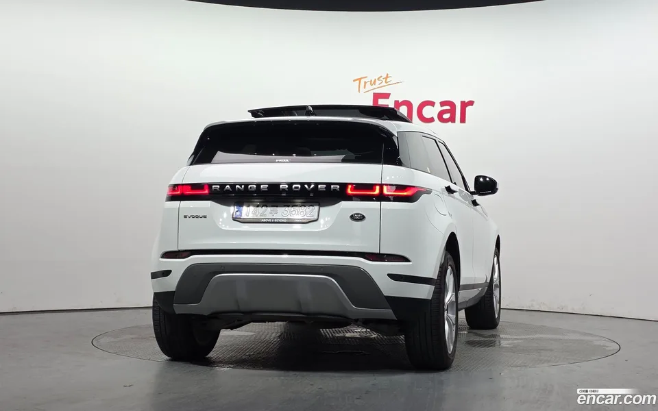 Land Rover Range Rover Evoque P250 SE 2022 — thumbnail 4