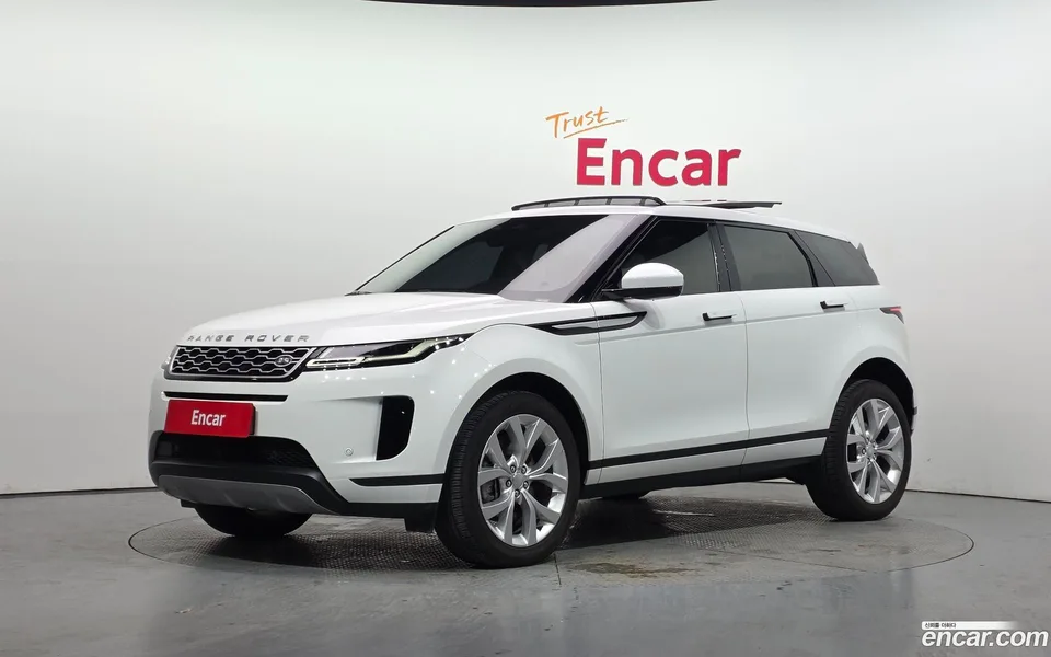 Land Rover Range Rover Evoque P250 SE 2022 — photo 1, buy with delivery to Moscow