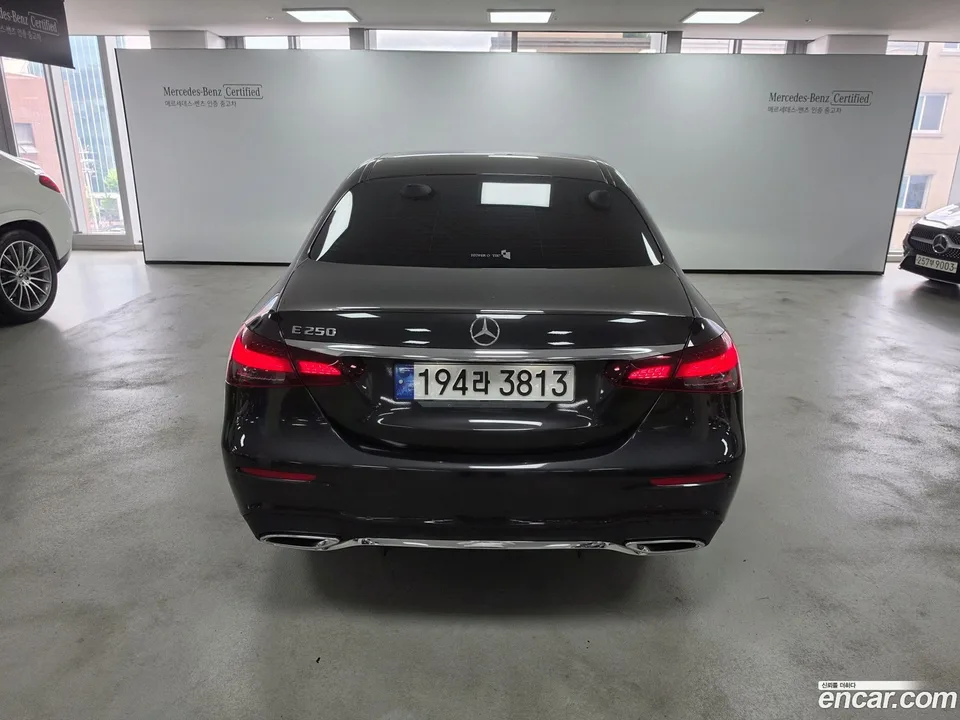 Mercedes-Benz E-Class E250 AMG Line 2022 — thumbnail 4