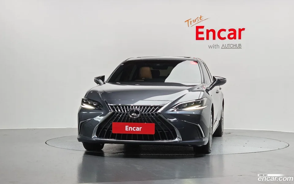 Lexus ES 300h 2024 — thumbnail 3