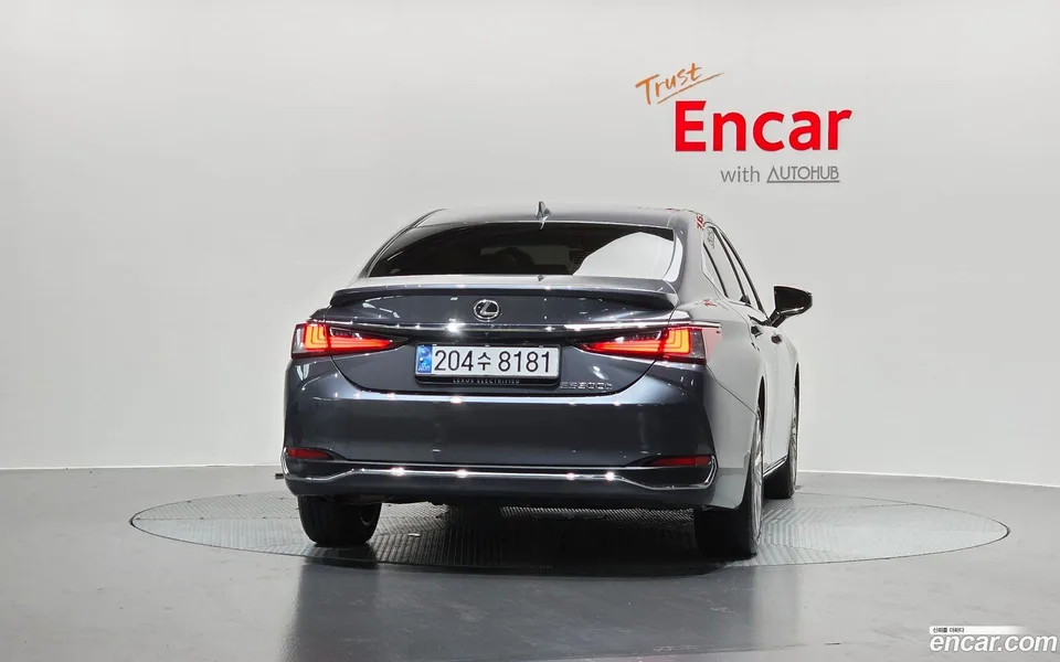 Lexus ES 300h 2024 — thumbnail 4
