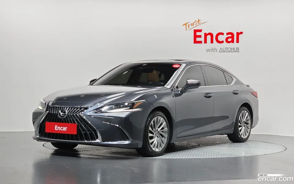 Lexus ES 300h 2024 — photo 1, buy with delivery to Moscow