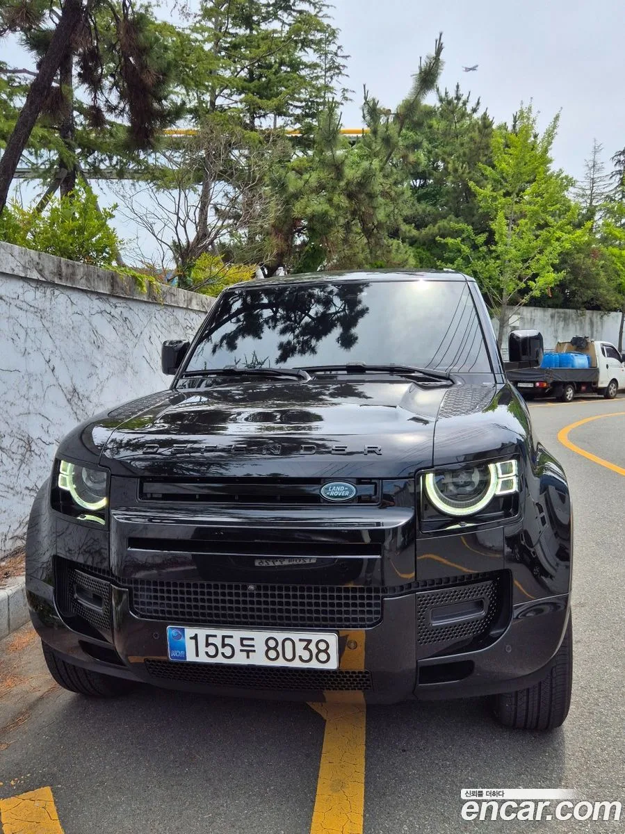 Land Rover Defender 110 P300 X- SE 2024 — photo 1, buy with delivery to Moscow