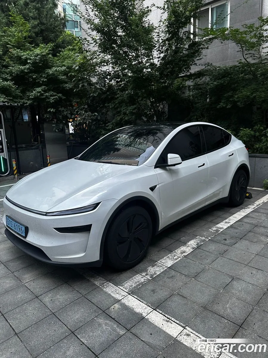Tesla Model Y AWD 2025 — thumbnail 3