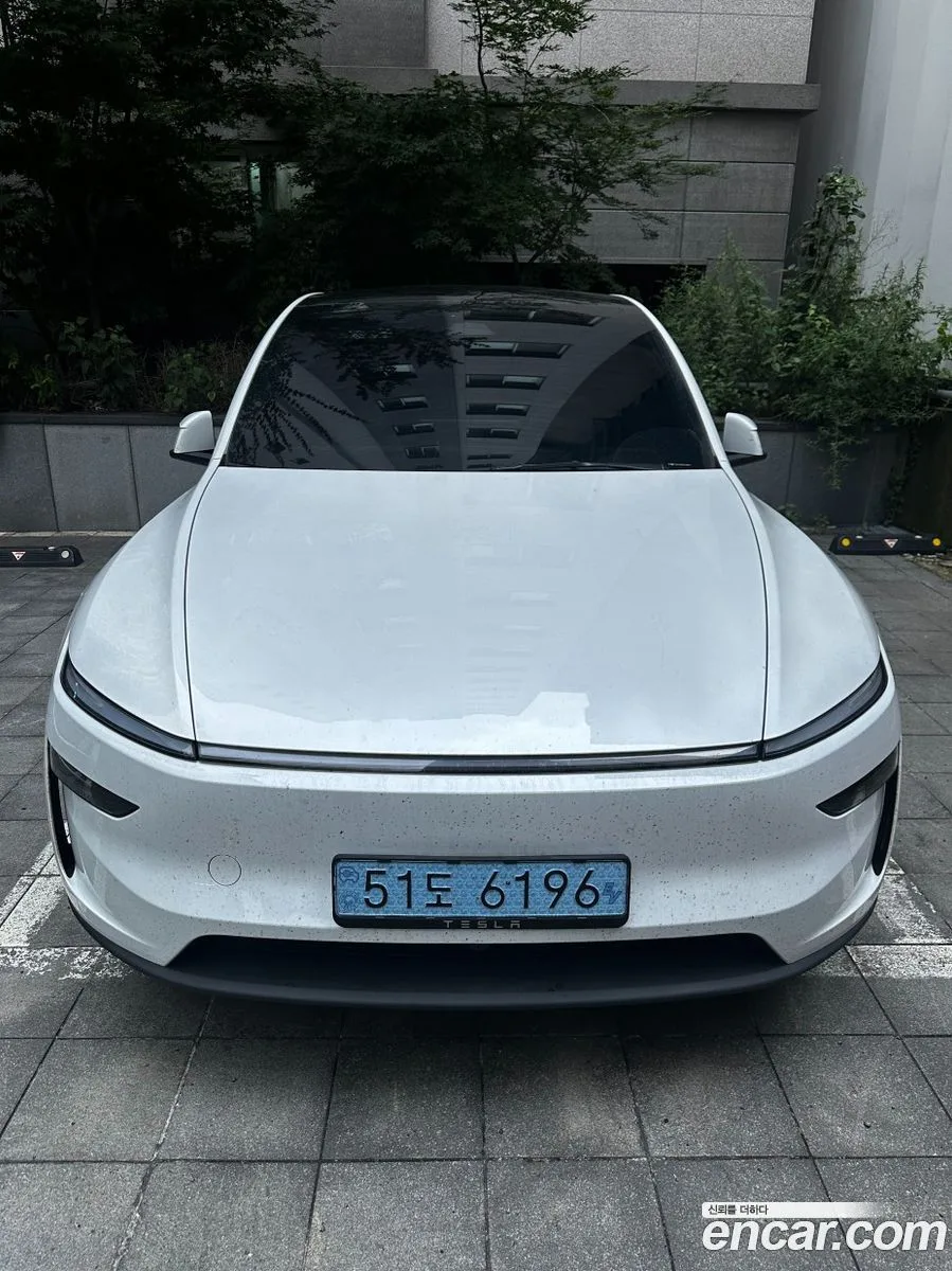 Tesla Model Y AWD 2025 — photo 1, buy with delivery to Moscow