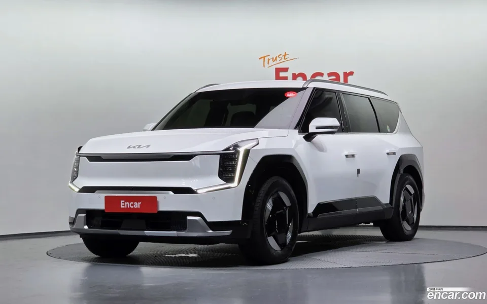Kia EV9 2WD 2023 — photo 1, buy with delivery to Moscow