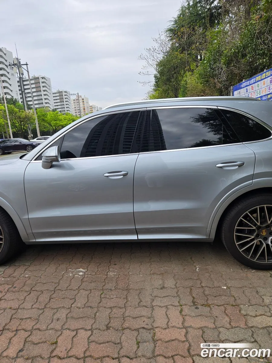 Porsche Cayenne 3.0 2022 — thumbnail 3