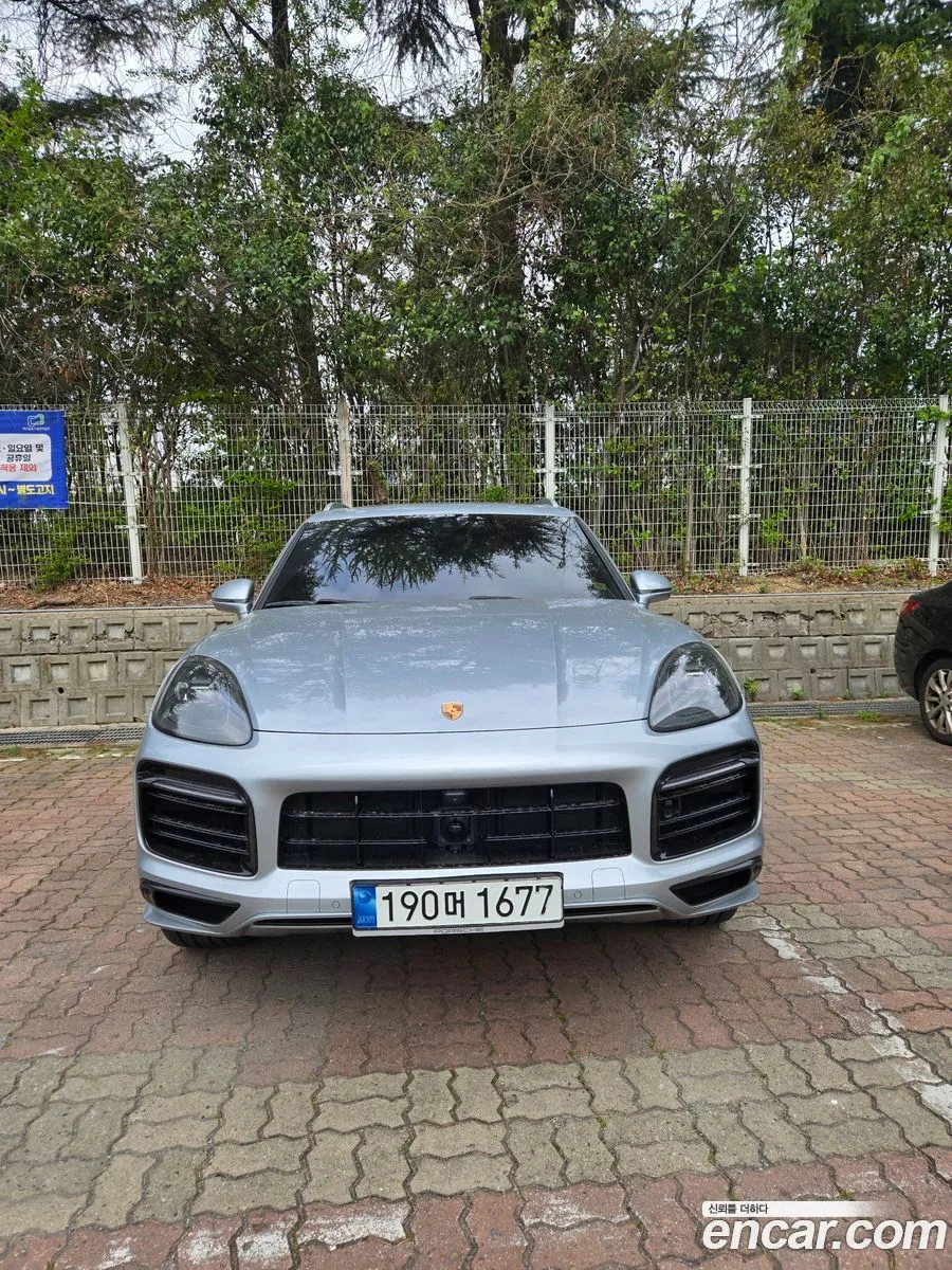 Porsche Cayenne 3.0 2022 — photo 1, buy with delivery to Moscow