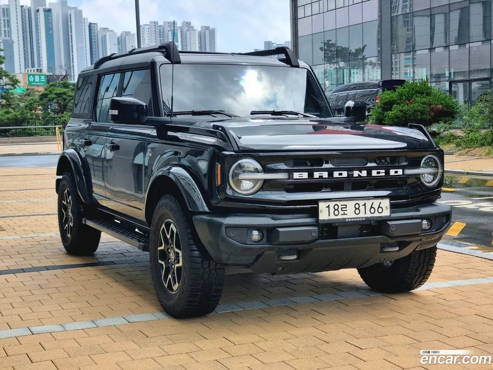 Ford Bronco 2.7 2022 — photo 1, buy with delivery to Moscow