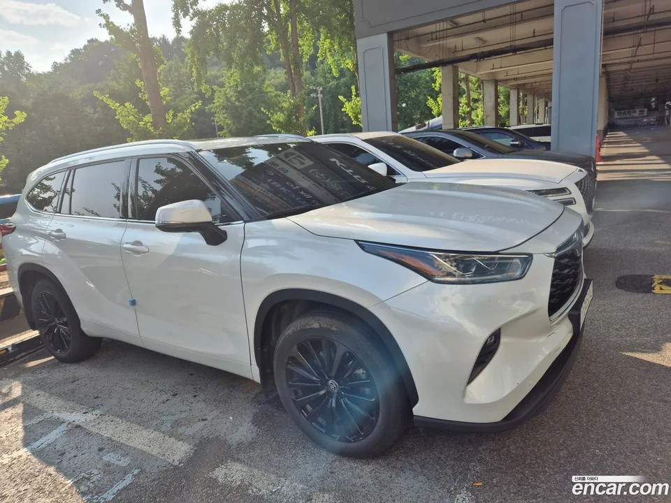 Toyota 4 2.5 4WD 2023 — photo 1, buy with delivery to Moscow
