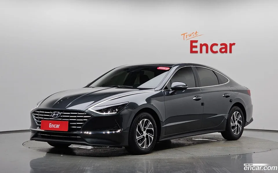 Hyundai Sonata Hybrid 2022 — photo 1, buy with delivery to Moscow