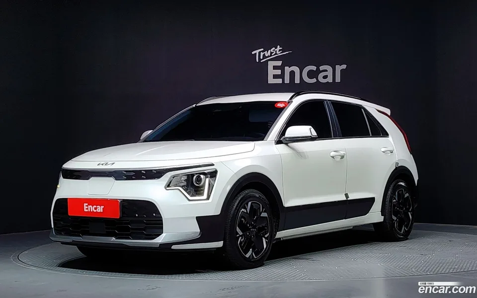Kia Niro EV 2023 — photo 1, buy with delivery to Moscow