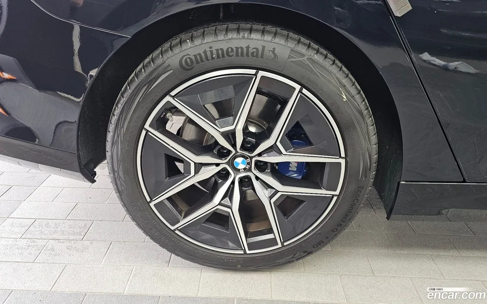 BMW 5 Series 520i M 2025 — thumbnail 2
