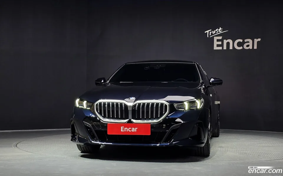 BMW 5 Series 520i M 2025 — thumbnail 3