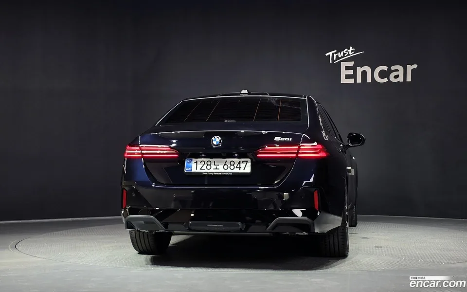 BMW 5 Series 520i M 2025 — thumbnail 4