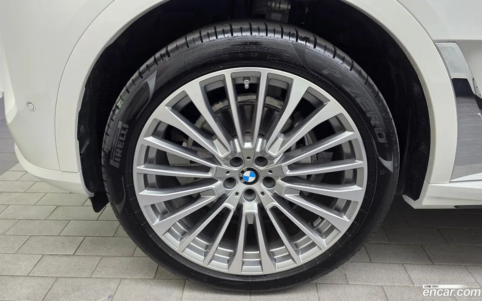 BMW X7 xDrive 40i 7 2024 — thumbnail 2