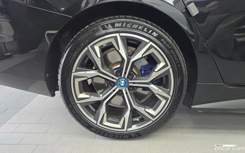 BMW i4 eDrive40 M 2022 — thumbnail 2