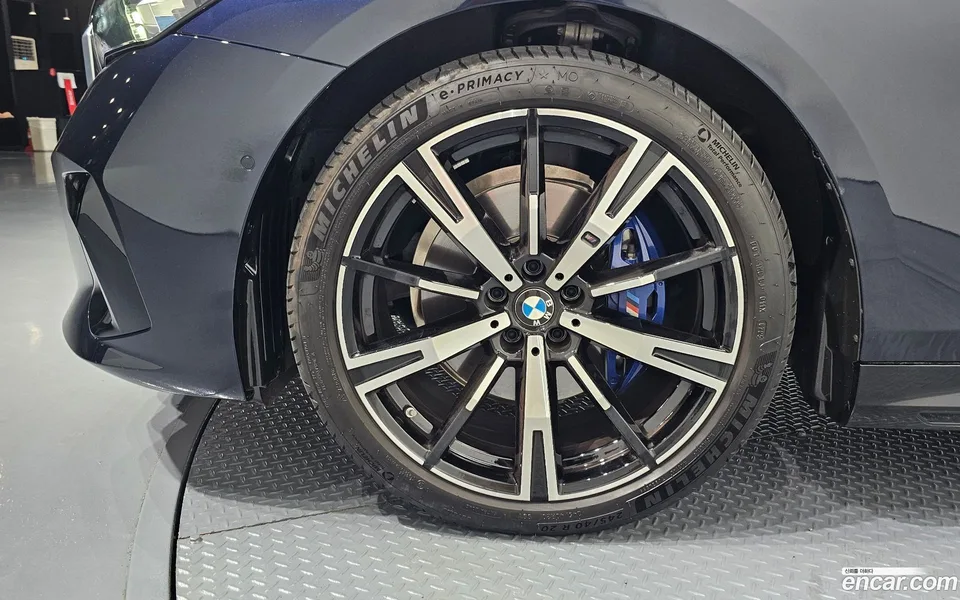 BMW 5 Series 530i xDrive M 2025 — thumbnail 2