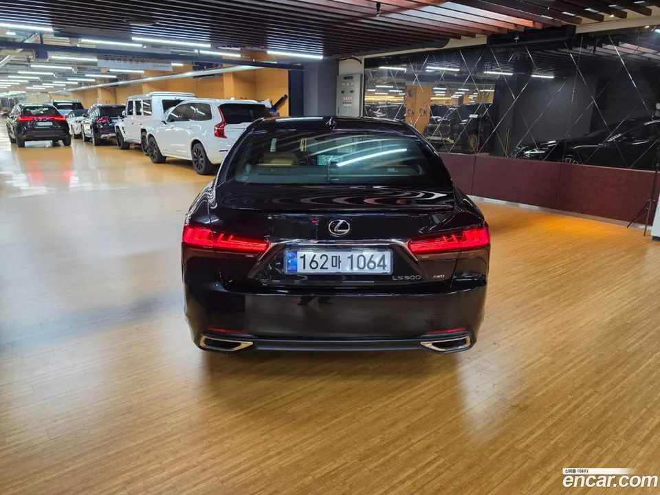 Lexus LS 500 3.5 AWD 2025 — thumbnail 4