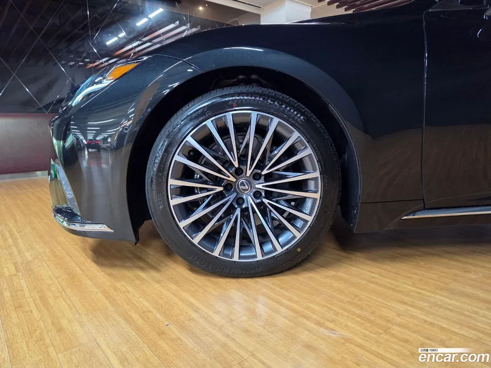 Lexus LS 500 3.5 AWD 2025 — thumbnail 5