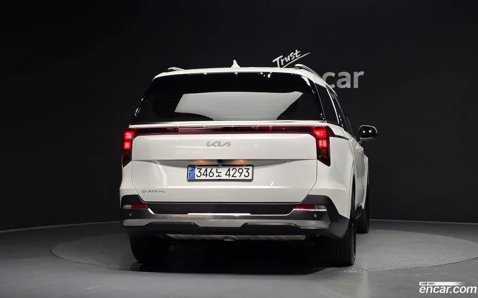 Kia Carnival 9 2023 — thumbnail 4