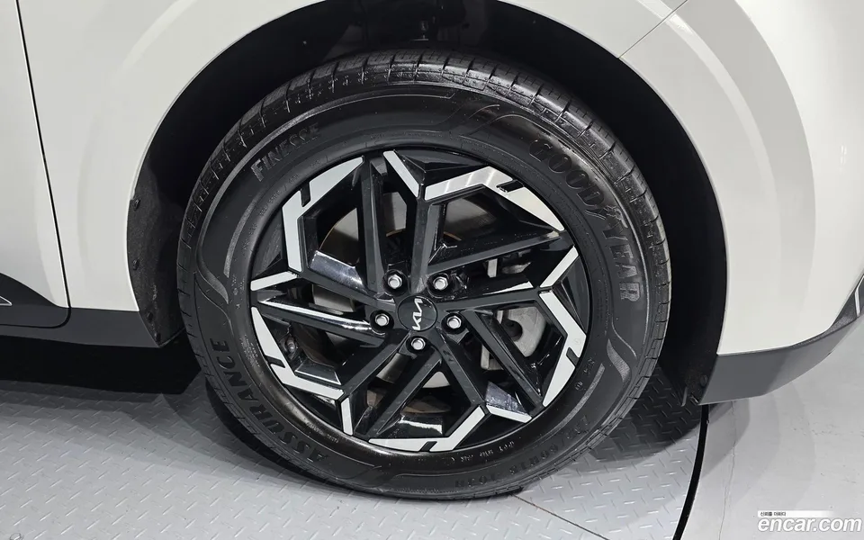 Kia Carnival 9 2023 — thumbnail 5