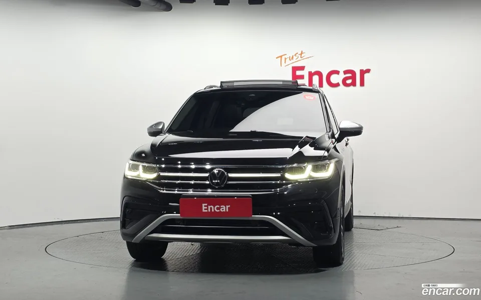 Volkswagen Tiguan Allspace 2.0 TSI 2023 — миниатюра 3