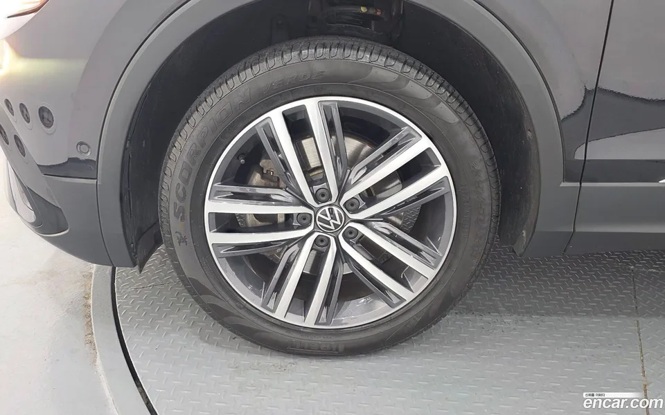 Volkswagen Tiguan Allspace 2.0 TSI 2023 — миниатюра 5