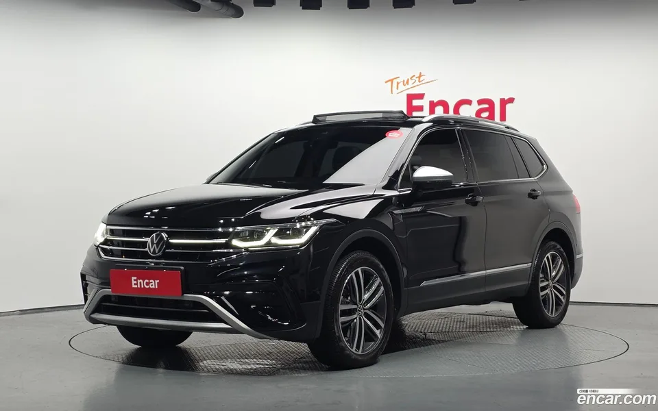 Volkswagen Tiguan Allspace 2.0 TSI 2023 — фото 1, купить с доставкой в Москву