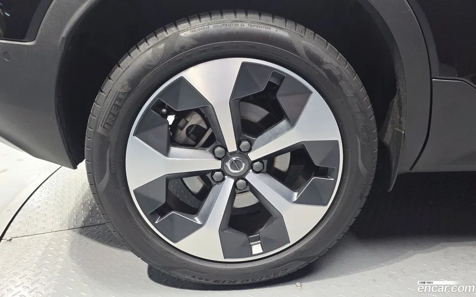 Volvo XC40 B4 2025 — thumbnail 2