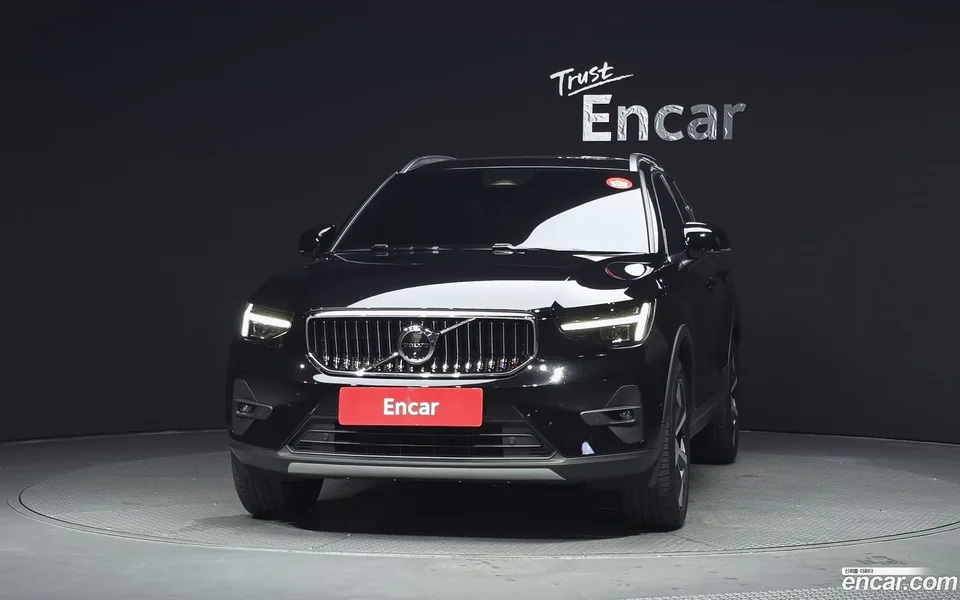 Volvo XC40 B4 2025 — thumbnail 3