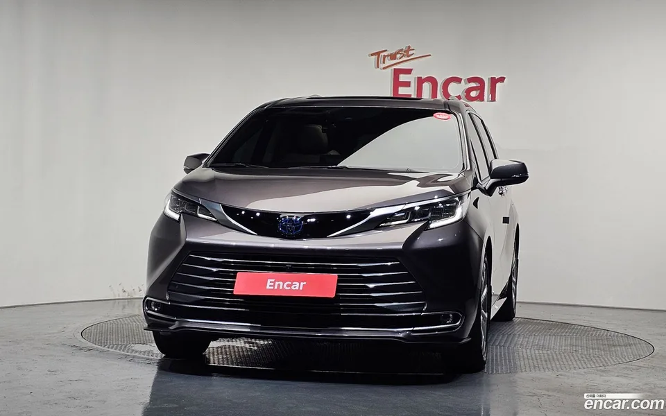 Toyota Sienna 2.5 2WD 2022 — thumbnail 3