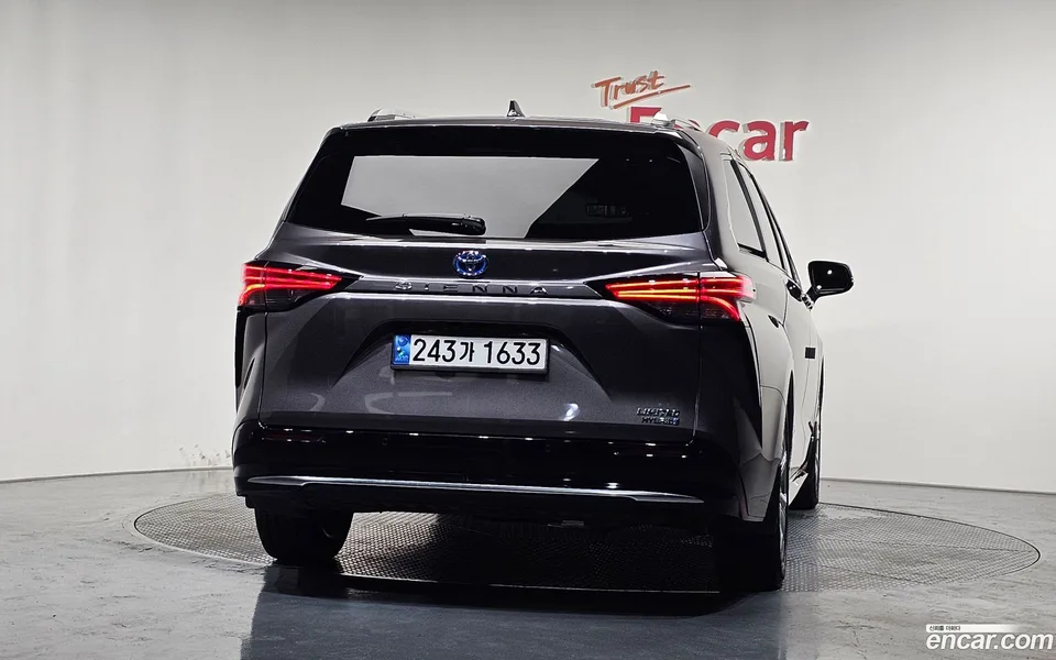 Toyota Sienna 2.5 2WD 2022 — thumbnail 4