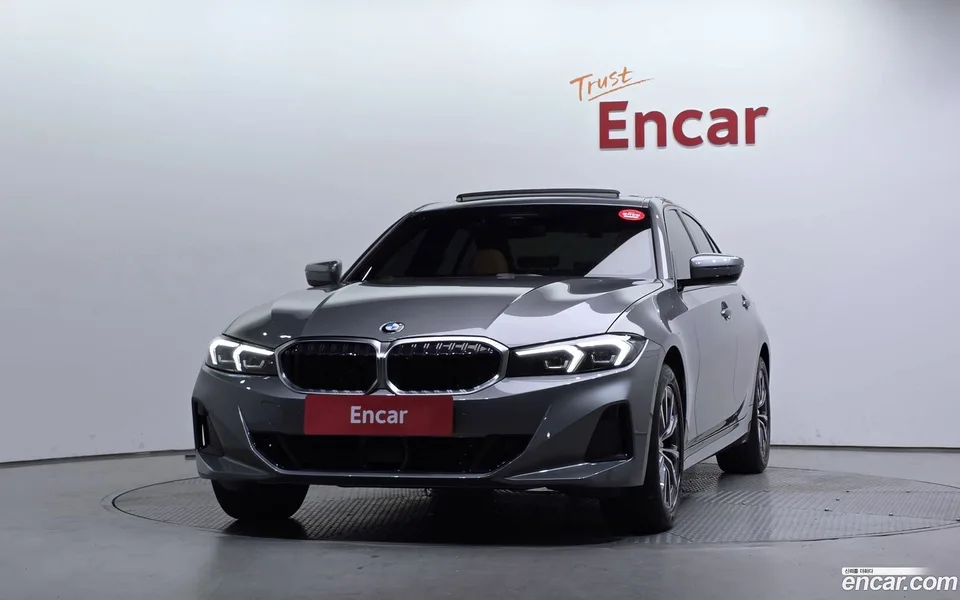 BMW 3 Series 320i 2024 — thumbnail 3