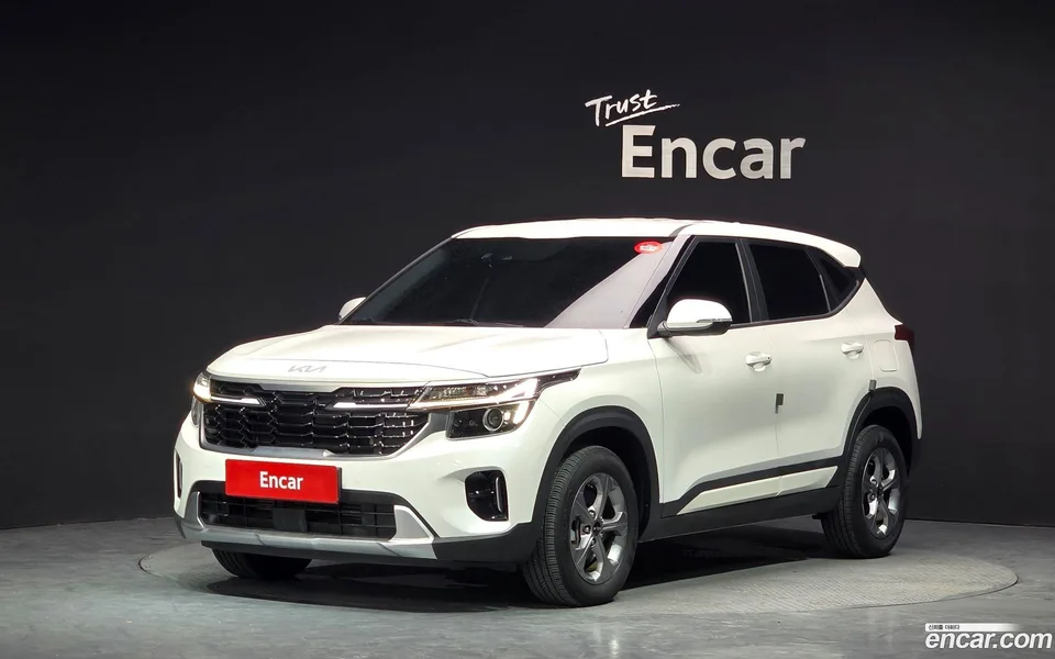 Kia Seltos 1.6 2WD 2023 — photo 1, buy with delivery to Moscow