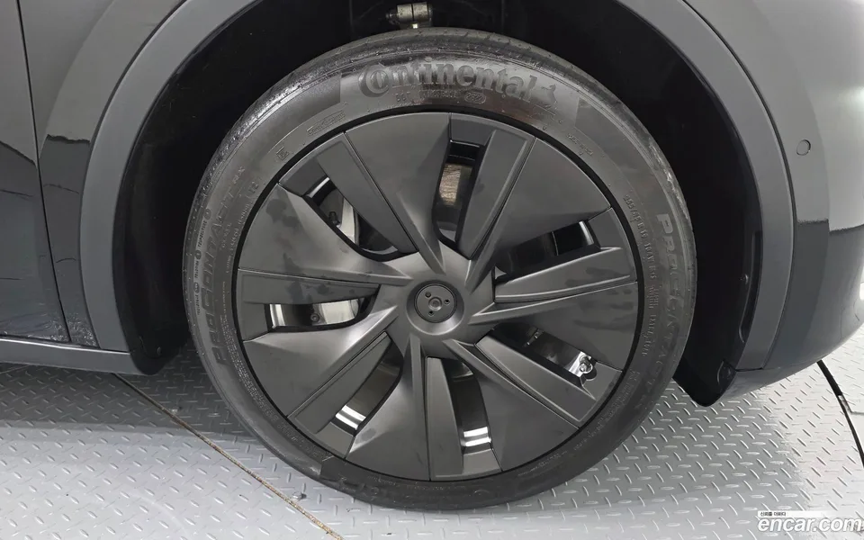 Tesla Model Y AWD 2022 — thumbnail 5