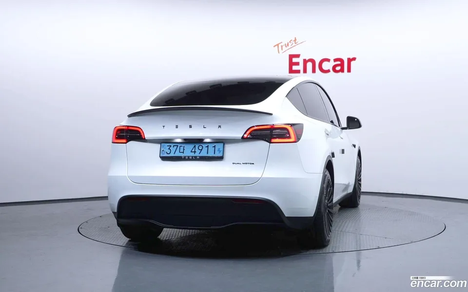 Tesla Model Y RWD 2023 — thumbnail 4