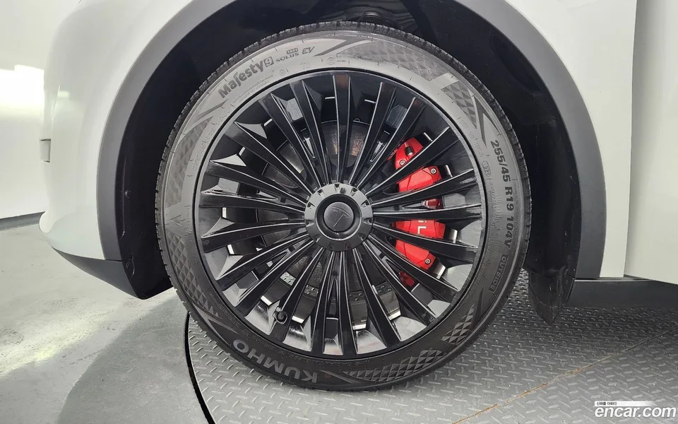 Tesla Model Y RWD 2023 — thumbnail 5