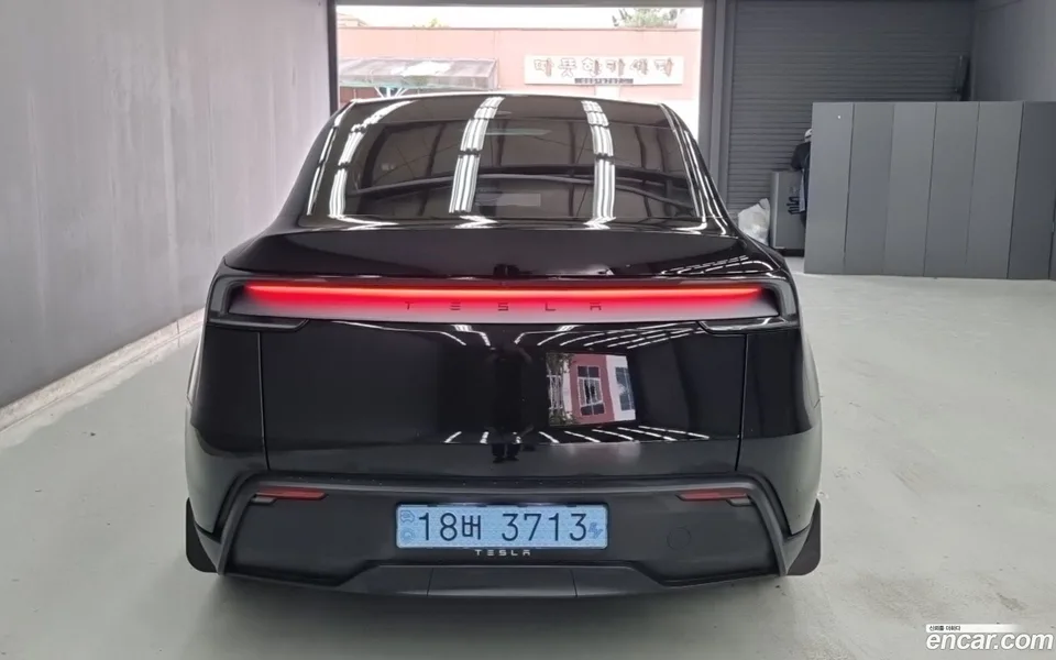Tesla Model Y RWD 2025 — thumbnail 4