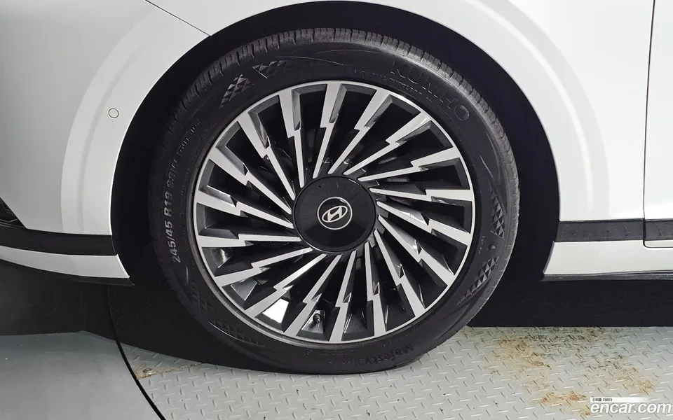 Hyundai Grandeur Hybrid 2023 — thumbnail 2