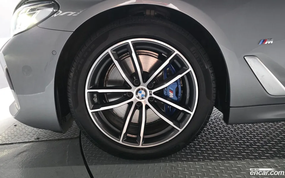 BMW 5 Series 520i M 2022 — thumbnail 2