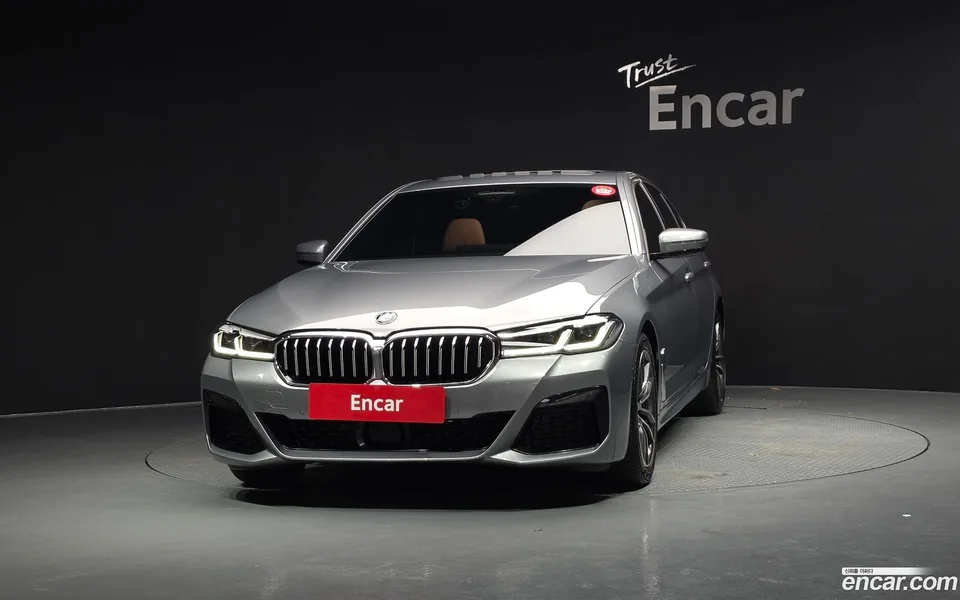BMW 5 Series 520i M 2022 — thumbnail 3