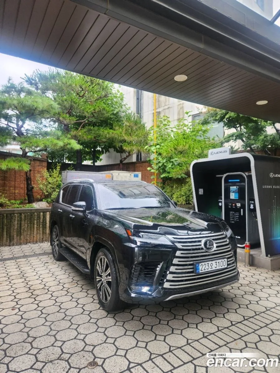 Lexus LX 700h 2025 — photo 1, buy with delivery to Moscow