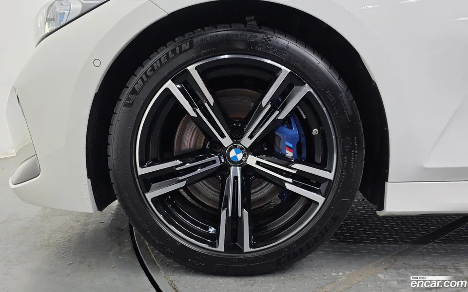 BMW 3 Series 320i M 2023 — thumbnail 2