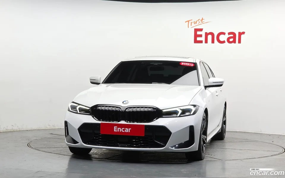 BMW 3 Series 320i M 2023 — thumbnail 3
